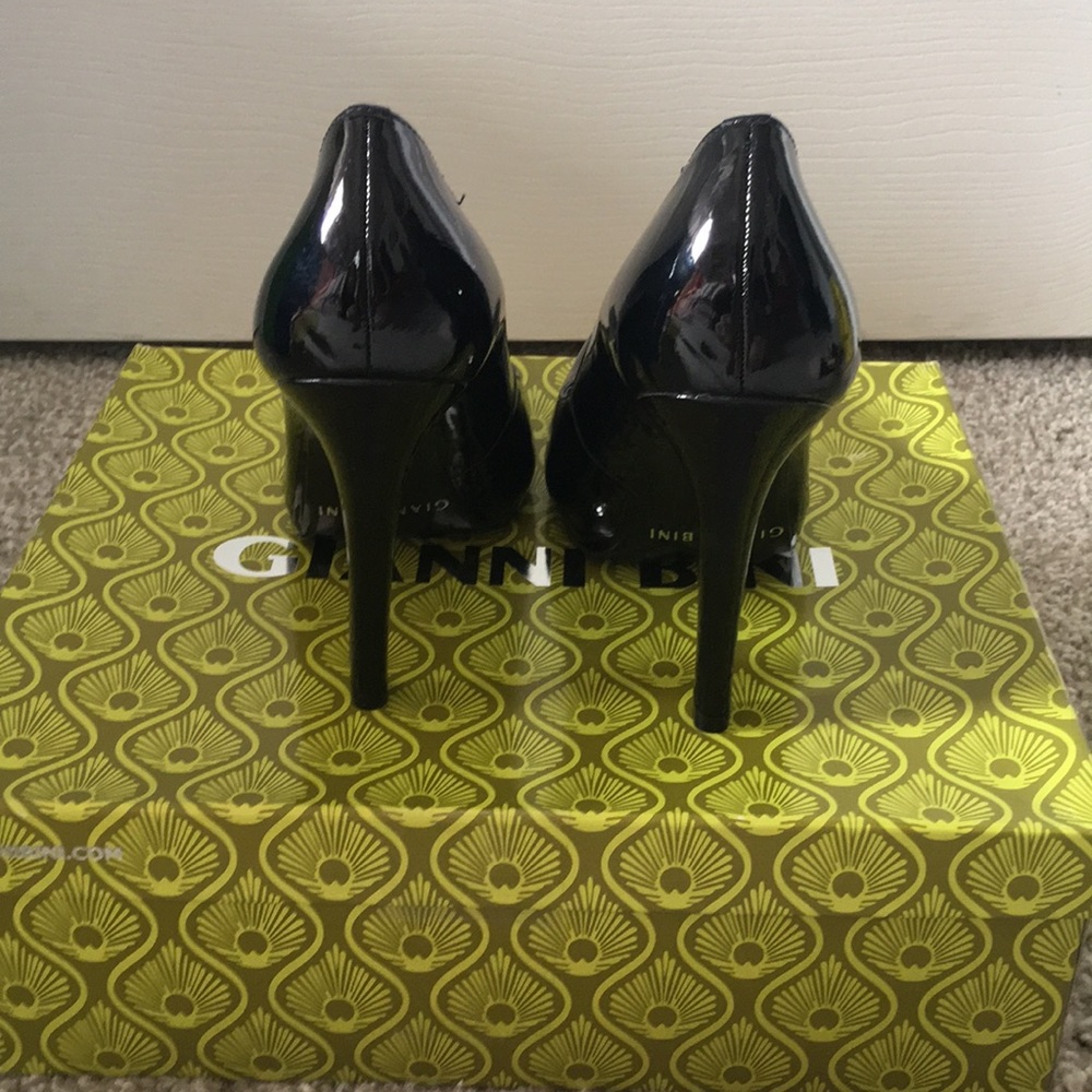 Gianni Bini Black Haley Pumps - Picture 2 of 4